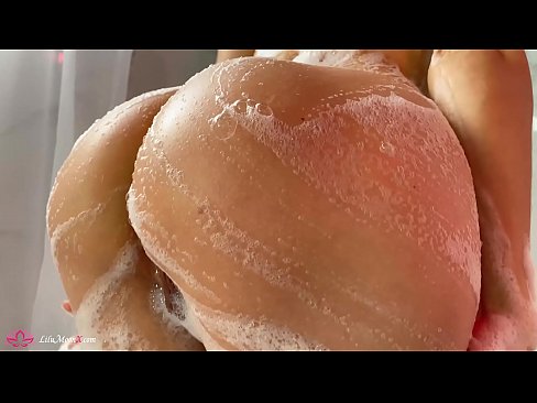 ❤️ Brunette شاور میں شدید orgasm کے لئے وائبریٹر کے ساتھ بلی میں مشت زنی کرتی ہے۔ ️❌  ہم پر  ❌❤